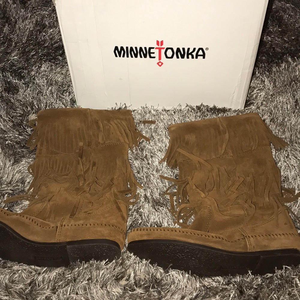 SOLDDDDD!! 3 Layer Fringe Boots💛